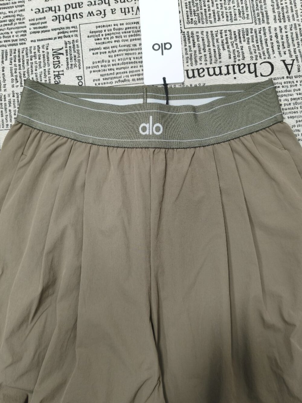 ALO Yoga NWT Suit Up Trouser Olive (Regular Limited)🎄💚 - Picture 6 of 6